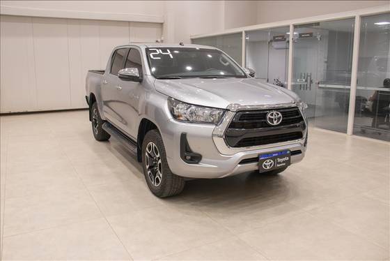 TOYOTA HILUX 2.8 D-4D TURBO DIESEL CD SRV 4X4 AUTOMÁTICO TOYOTA HILUX 2.8 D-4D TURBO DIESEL CD SRV 4X4 AUTOMÁTICO